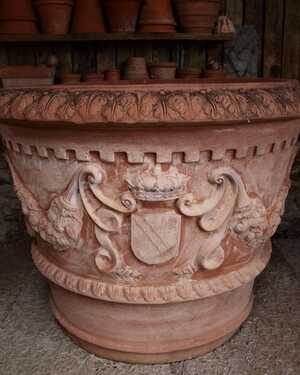 The Conca Duchessa terracotta pot The Conca Duchessa terracotta pot