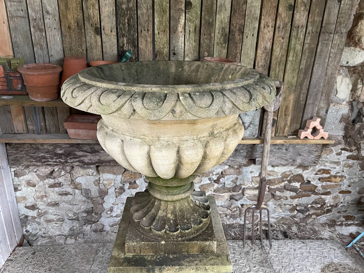 Sandstone Urn1.jpg Sandstone Urn1.jpg