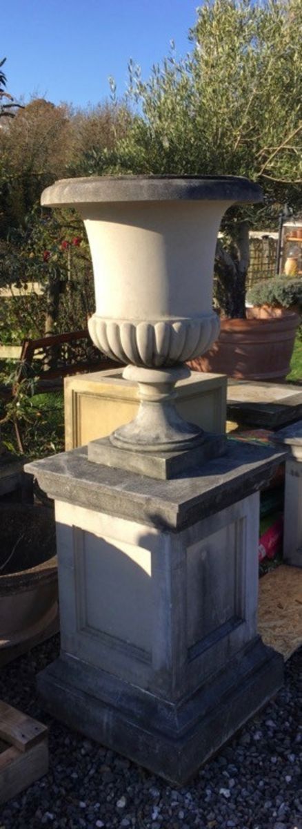 Versailles Vase on Queen Anne Pedestal 3.jpg